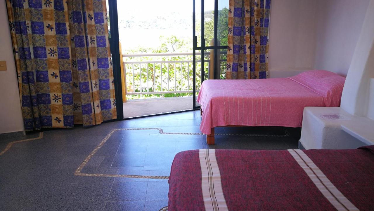 Hotel Pie de Playa la Ropa Zihuatanejo Exterior foto